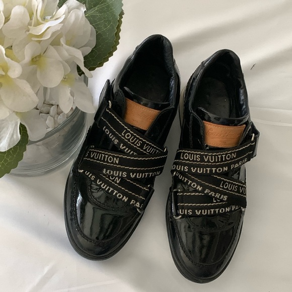 LOUIS VUITTON Black Patent Leather Trainers - Picture 2 of 16